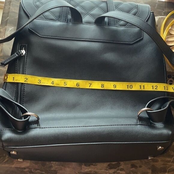 NWOT Tommy Hilfiger flap quilted backpack - Picture 6 of 8